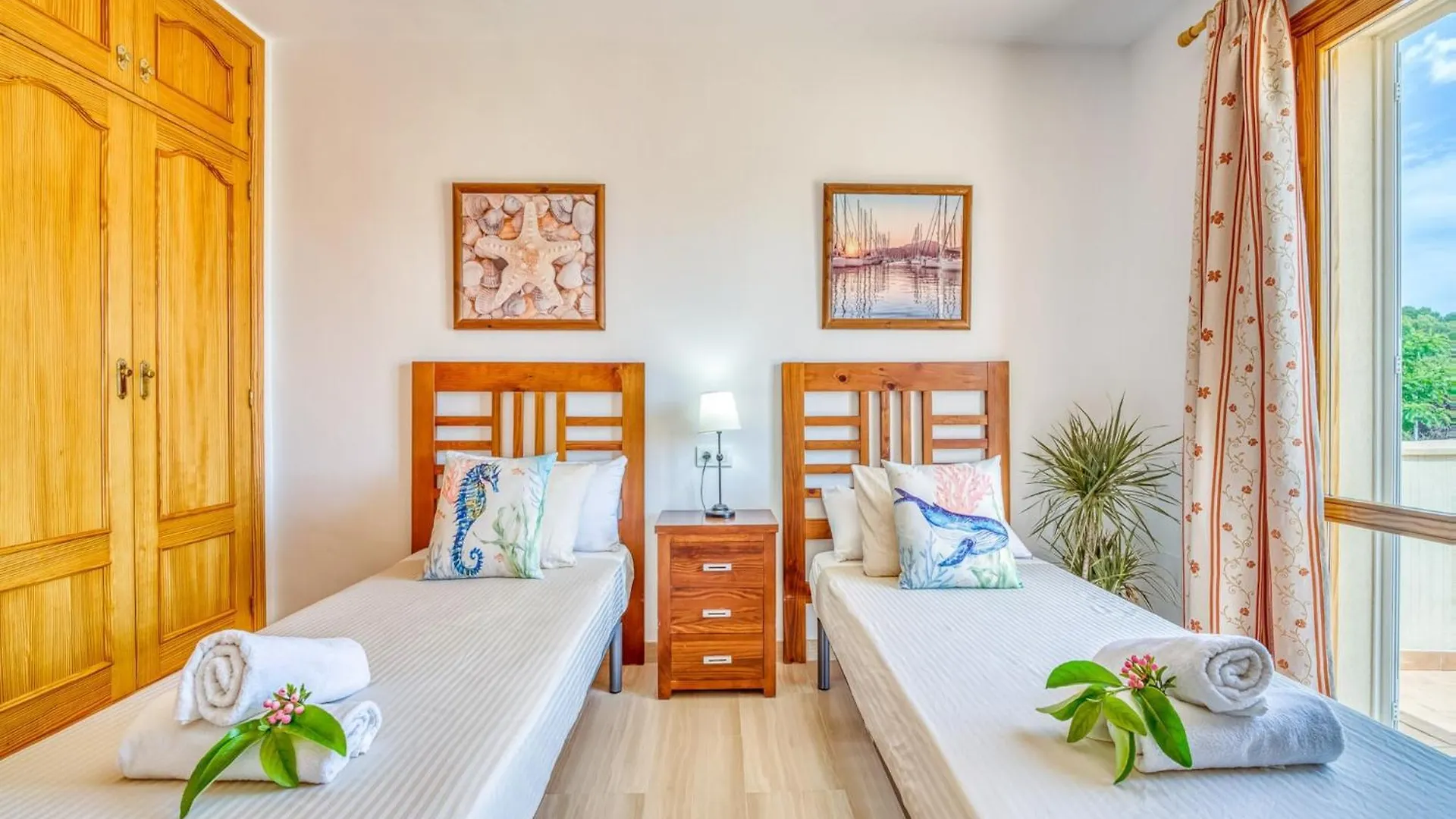 2-Bedroom Holiday Home In Crestatx 0*,